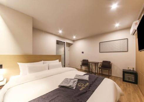 Gwangju Divine Hotel غوانغجو الغرفة الصورة