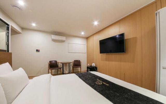 Gwangju Divine Hotel غوانغجو الغرفة الصورة