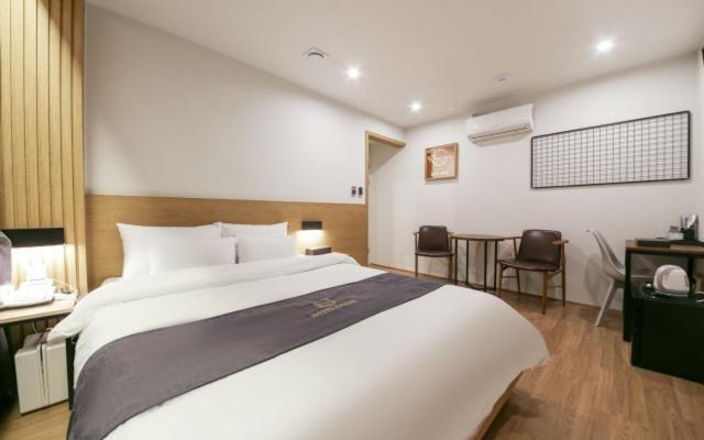 Gwangju Divine Hotel غوانغجو الغرفة الصورة